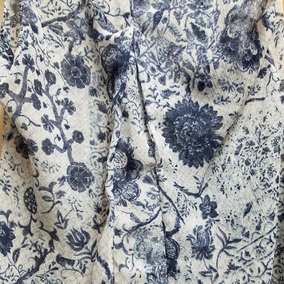 Converse Hi-Lo Floral Blouse - Picture 4 of 4